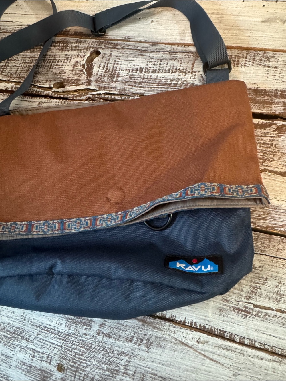 Kavu Two-Tone Crossbody Messenger Bag in Brown and Navy - Picture 2 of 8